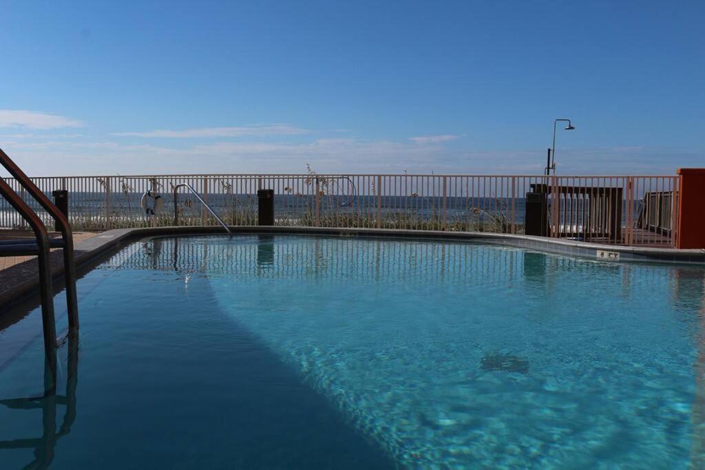 Apartment Tropic Winds 1701 Premium Corner Unit With 2 Parkings! Free Chairs Service! *